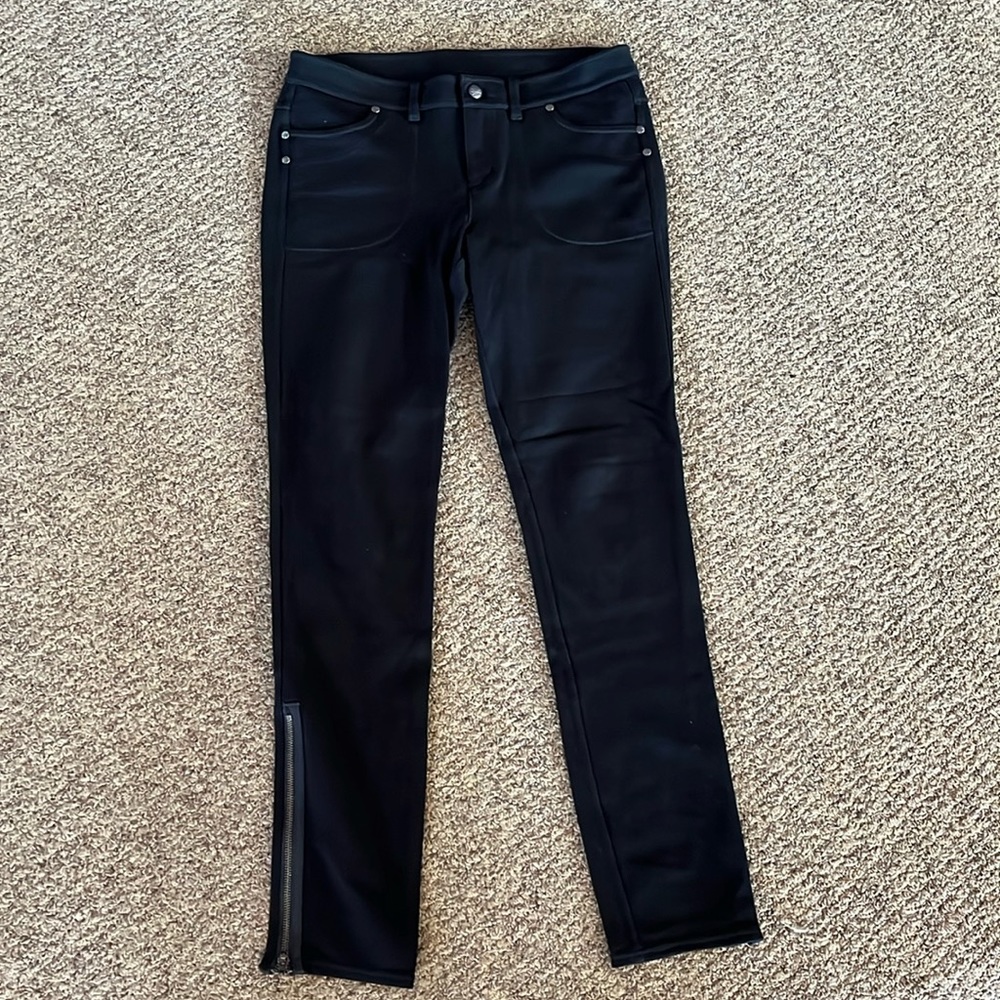 Athleta black skinny leggings with zipper details & pockets Size 10 T